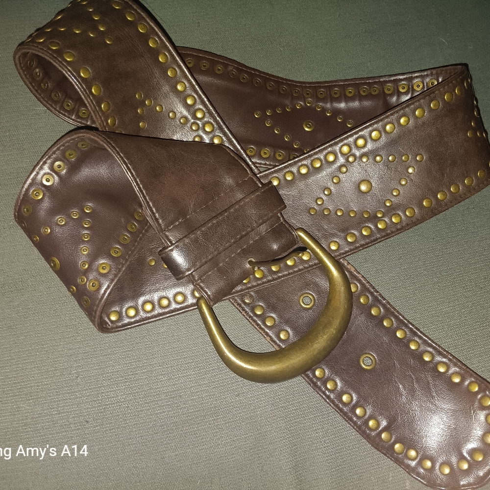 Vintage wide brown faux leather boho/hippie belt - Picture 2 of 3